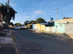 Casa de 4 quartos, no bairro Parque Santa Cecília, em Aparecida de Goiânia | Eu Corretor