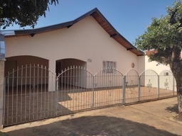 Casa de 3 quartos, no bairro Centro, em General Salgado | Eu Corretor